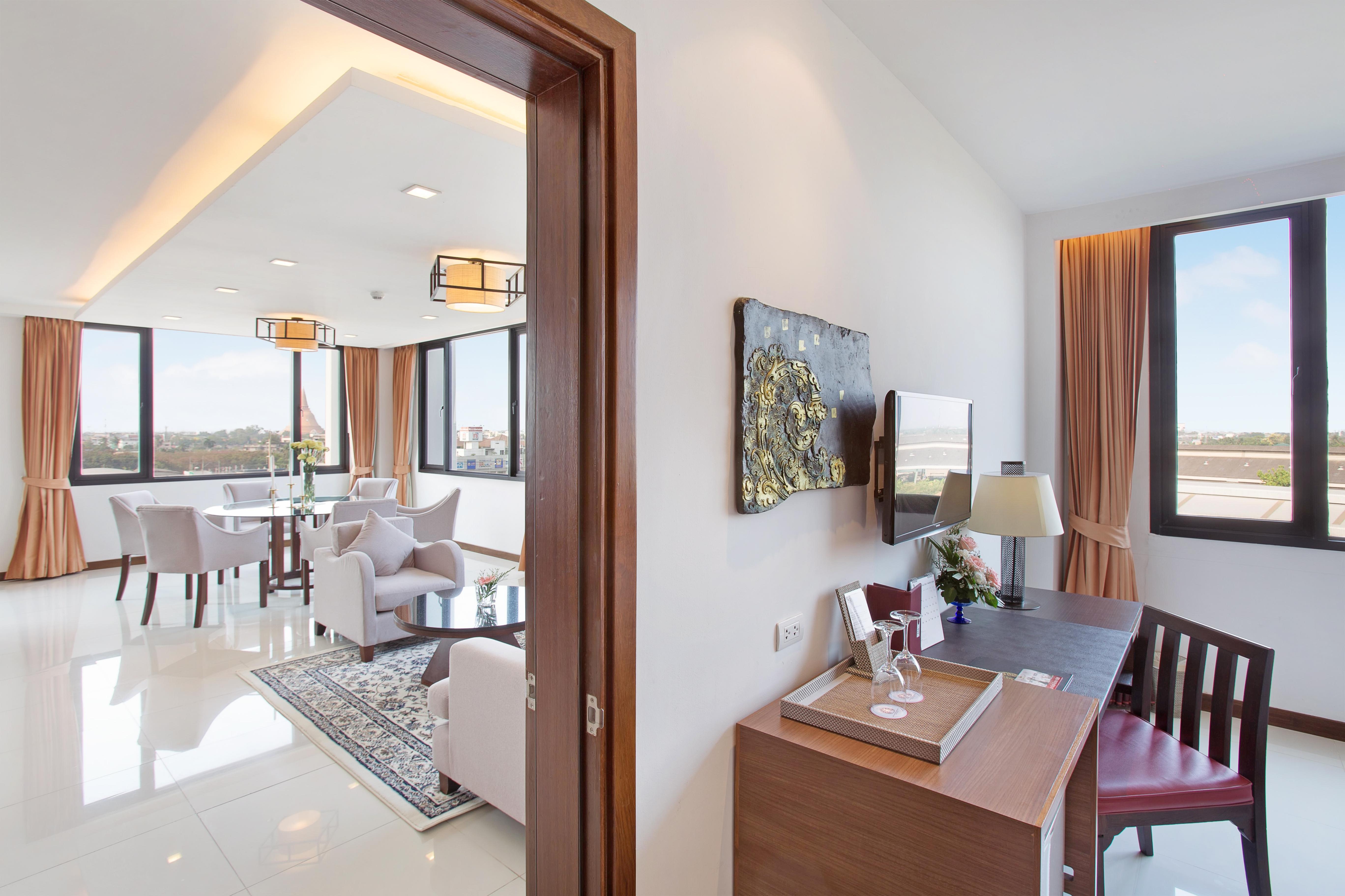 Mida Grande Hotel Dhavaravati Nakhon Pathom - Sha Plus Buitenkant foto
